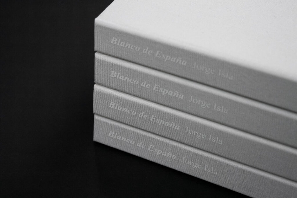 Blanco de España, la exposición del artista Jorge Isla en Ora Labora Studio.