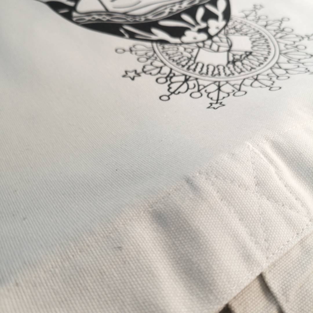 Serigrafía textil sobre bolsas de loneta para la ilustradora Avestrut.