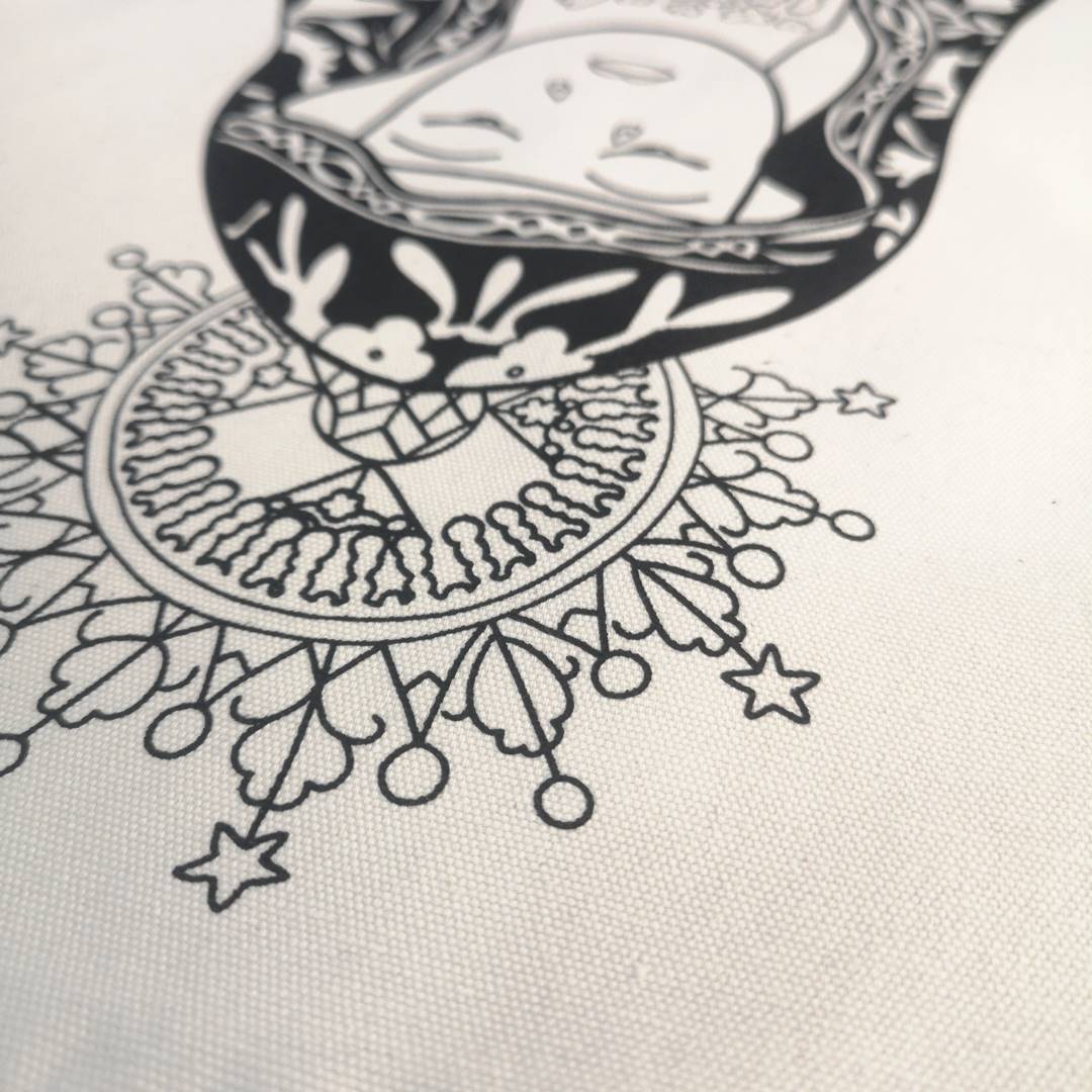 Serigrafía textil sobre bolsas de loneta para la ilustradora Avestrut.