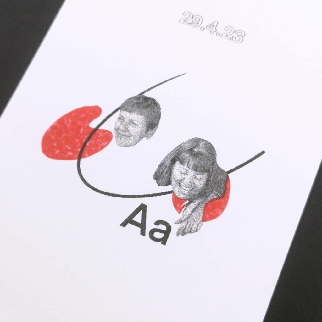 Impresión de tarjetas en risografía con ilustración de Aida Moratón.